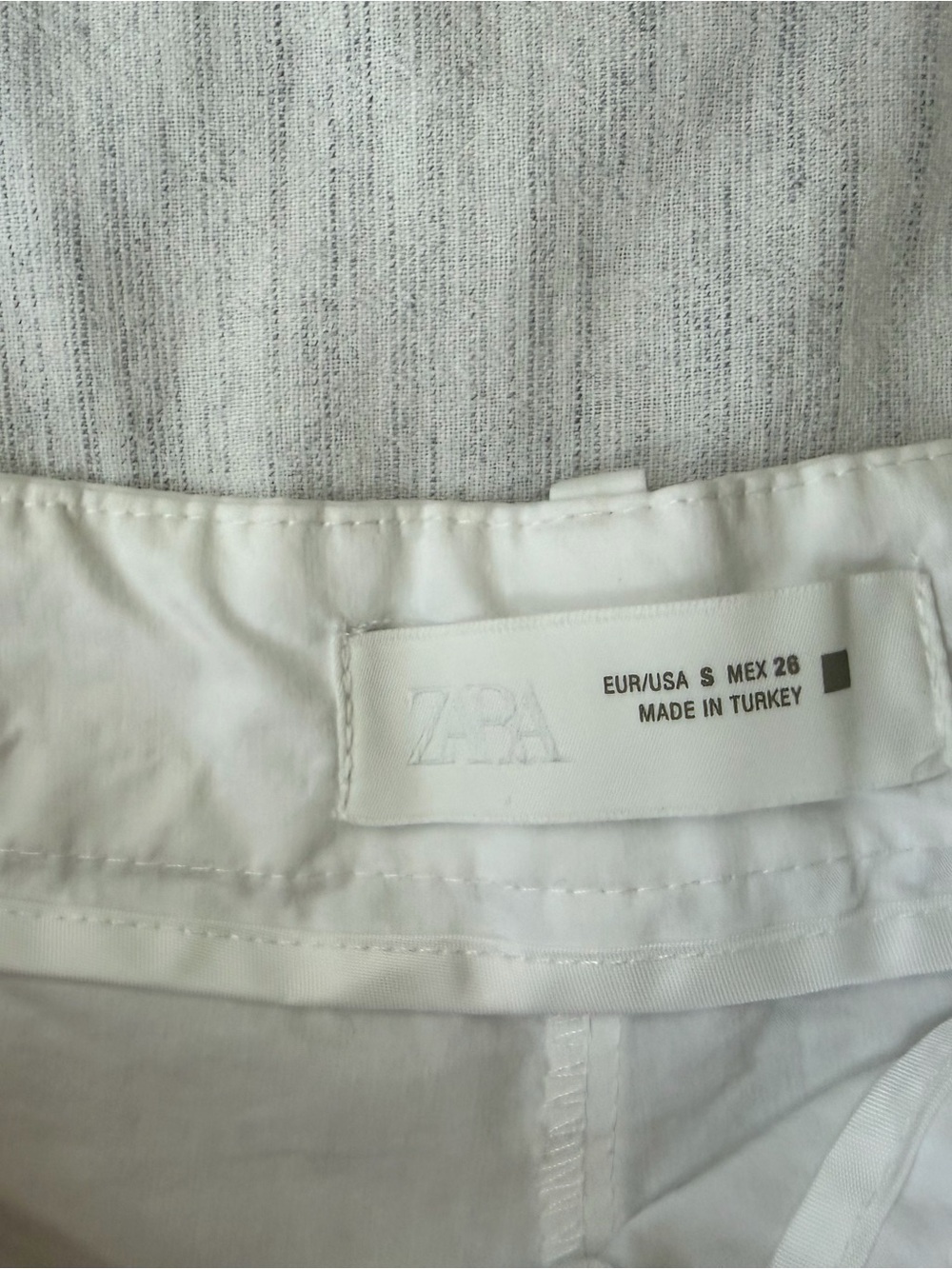 Zara White High-Waist Pleated Shorts - Picture 3 of 3